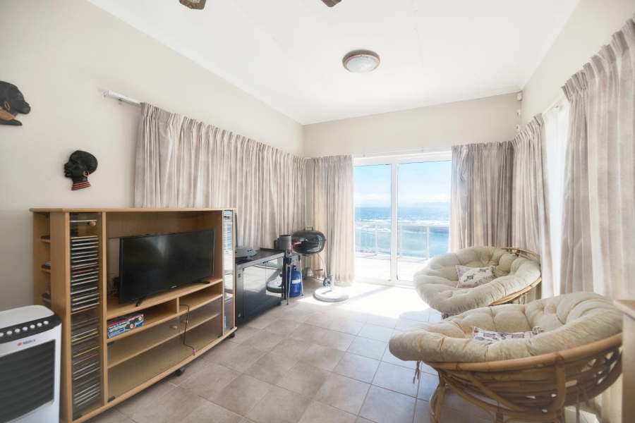 5 Bedroom Property for Sale in De Kelders Western Cape